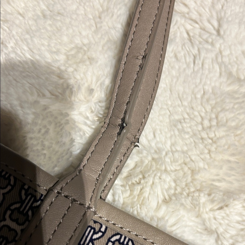 Tory Burch Patterned Beige and Black Tote - Picture 4 of 12